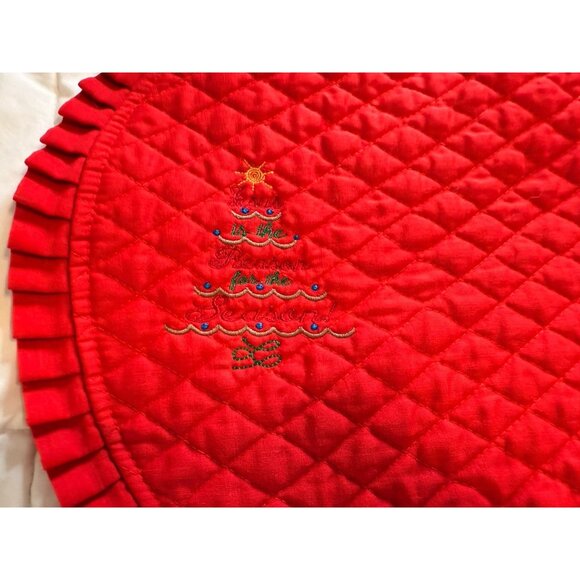 2 Vtg Embroidered Oval Red Quilted Christmas Placemats Ruffle Table Top Decor - Picture 3 of 8